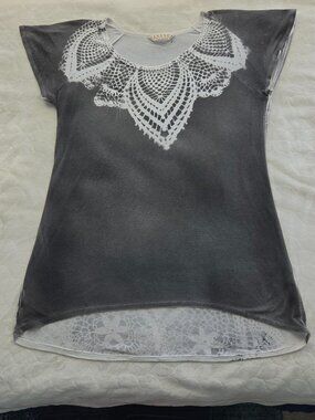 TRYST PRINTED LACE GREY AND WHITE BOHO POLO, SIZE L